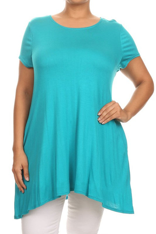 Plus model wearing short sleeve tunic top with side pockets and a loose fit in turquoise. 16 colors available.