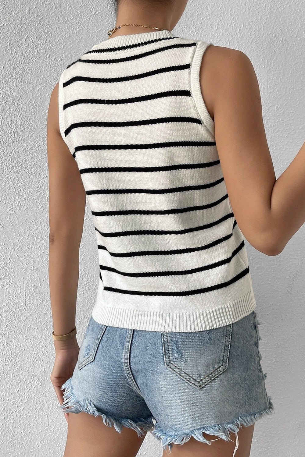 SYNZ Striped Round Neck Knit Sleeveless Sweater