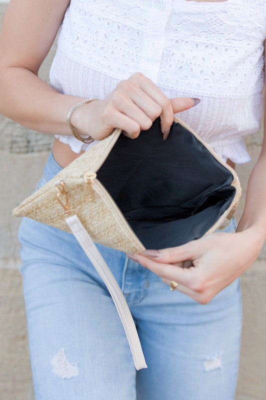 Aili's Corner Straw and Vegan Leather Daisy Wristlet Clutch