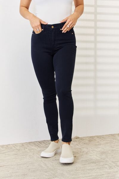 Woman wearing high waist tummy control Judy Blue jeans.